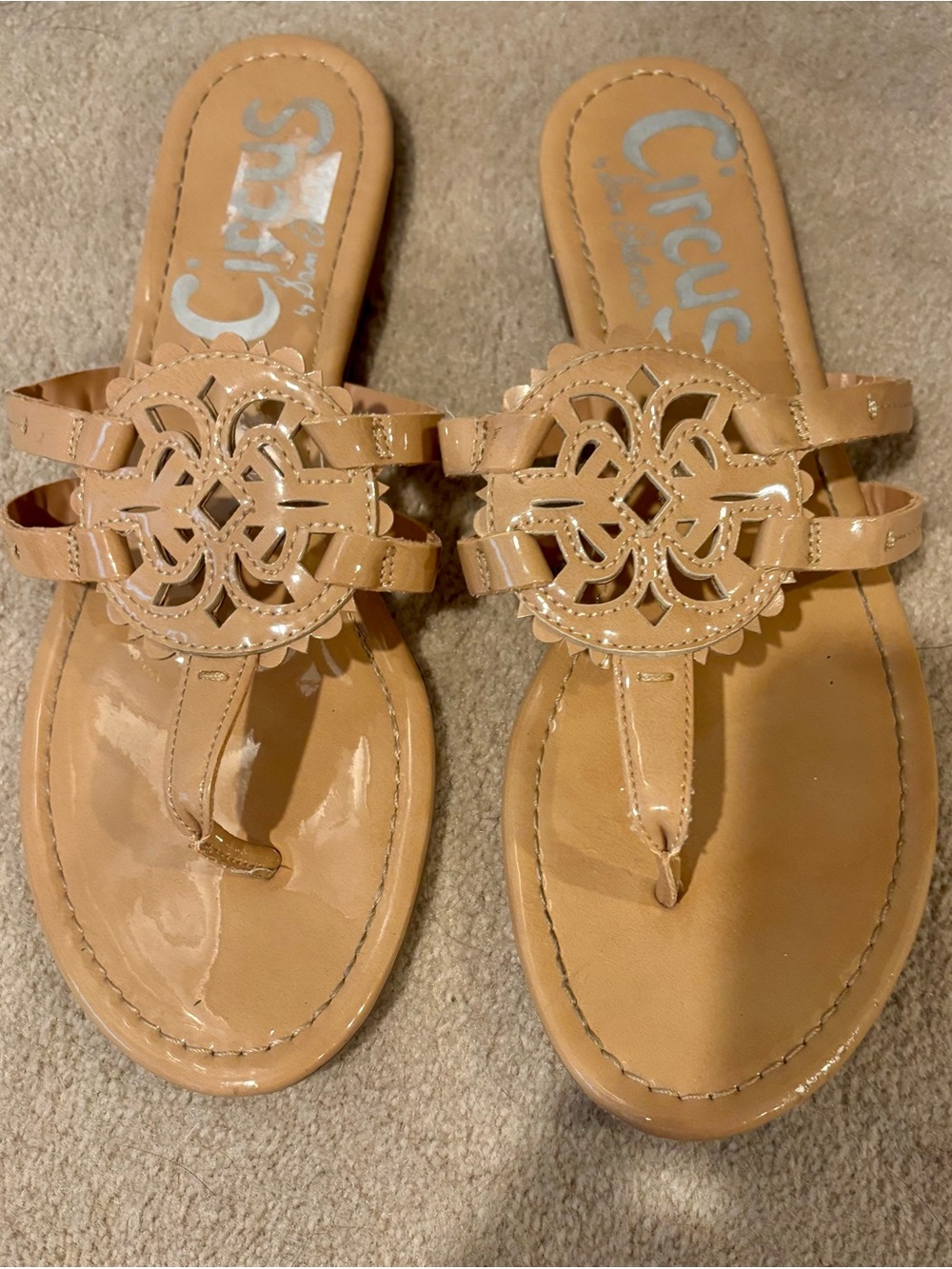 Circus by Sam Edelman Women's Tan Patent Leather Thong Sandals size 9.5